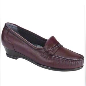 SAS Easier Antique Wine Slip On Leather Loafer Size 8.5 (S) Slim EUC